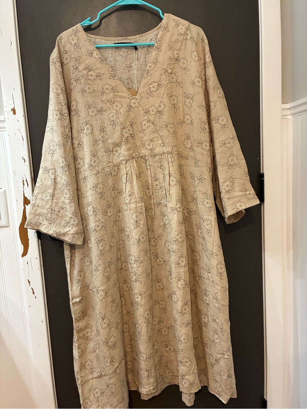 Cottage core delight meets Gudrun Lagenlook! Tan Floral V-Neck Linen Tunic Dress